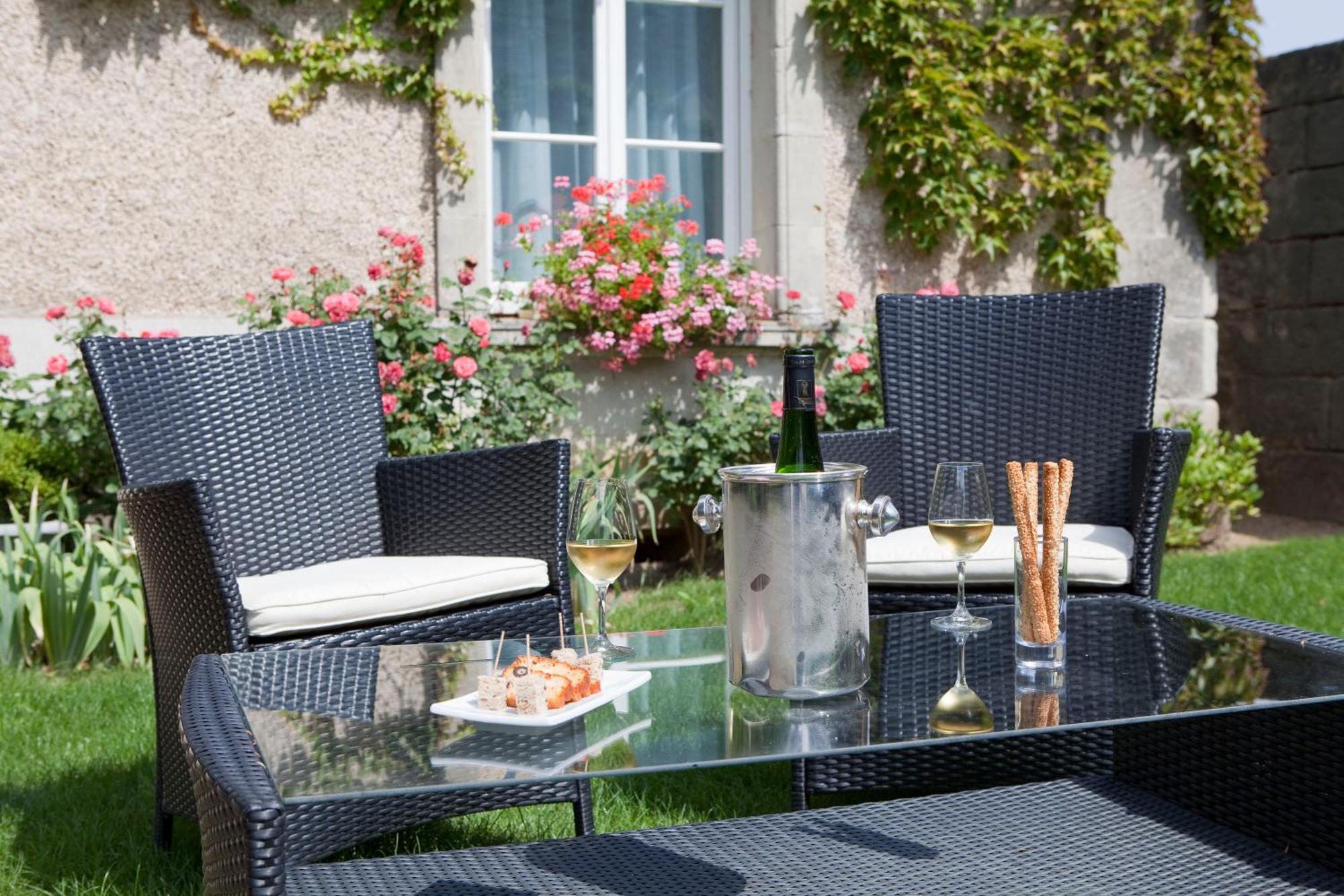 Logis Hotels Restaurant La Mere Hamard Semblançay Dış mekan fotoğraf