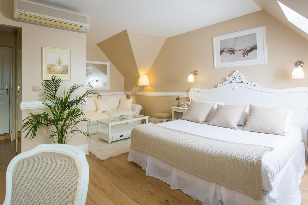 Logis Hotels Restaurant La Mere Hamard Semblançay Dış mekan fotoğraf